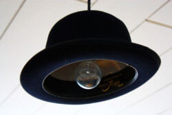 Lampenschirm aus einem alten Hut